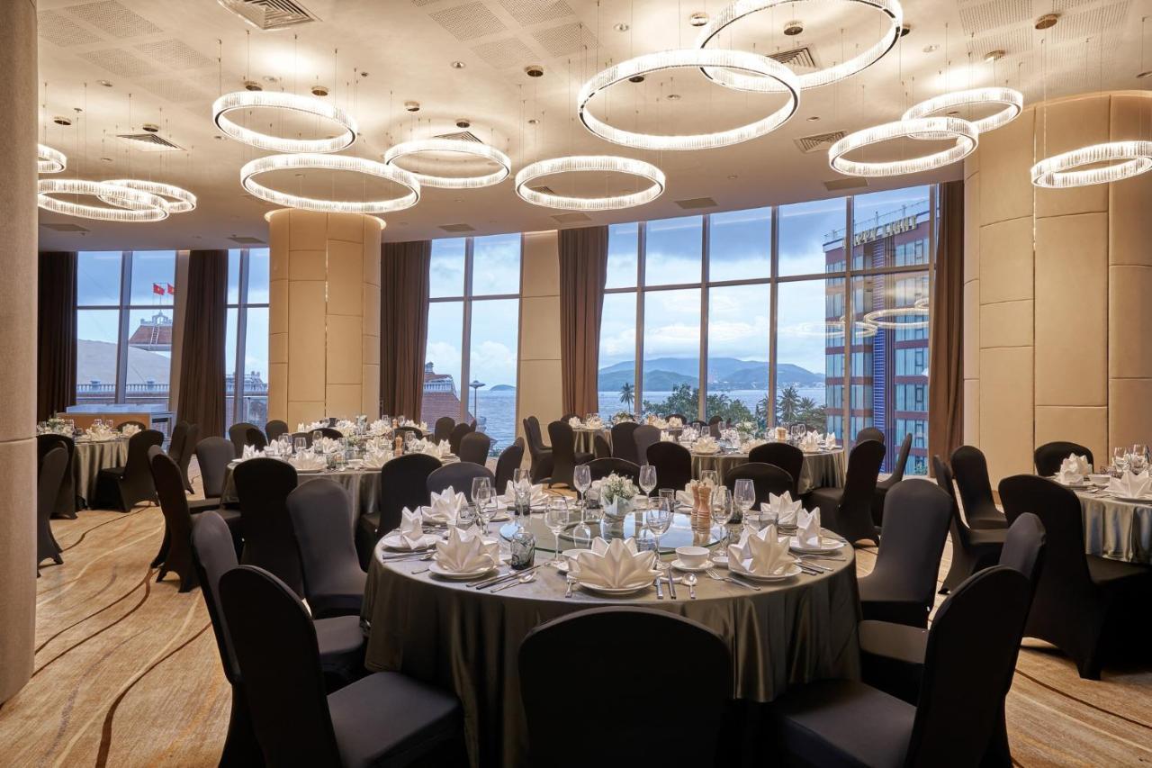 Appartamento Căn hộ sang trọng đối diện biển và quảng trường Nha Trang Esterno foto
