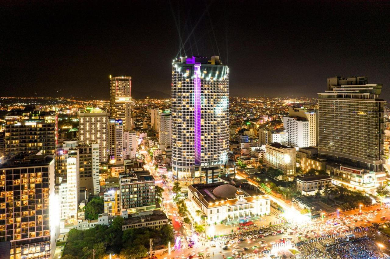 Appartamento Căn hộ sang trọng đối diện biển và quảng trường Nha Trang Esterno foto