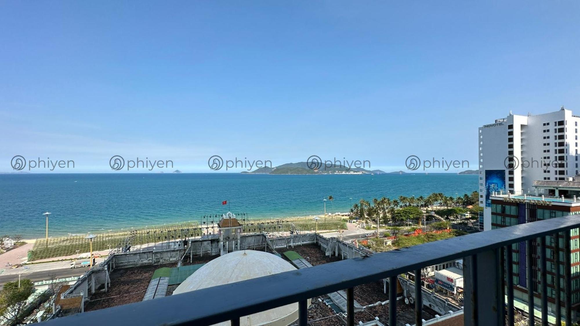 Appartamento Căn hộ sang trọng đối diện biển và quảng trường Nha Trang Esterno foto