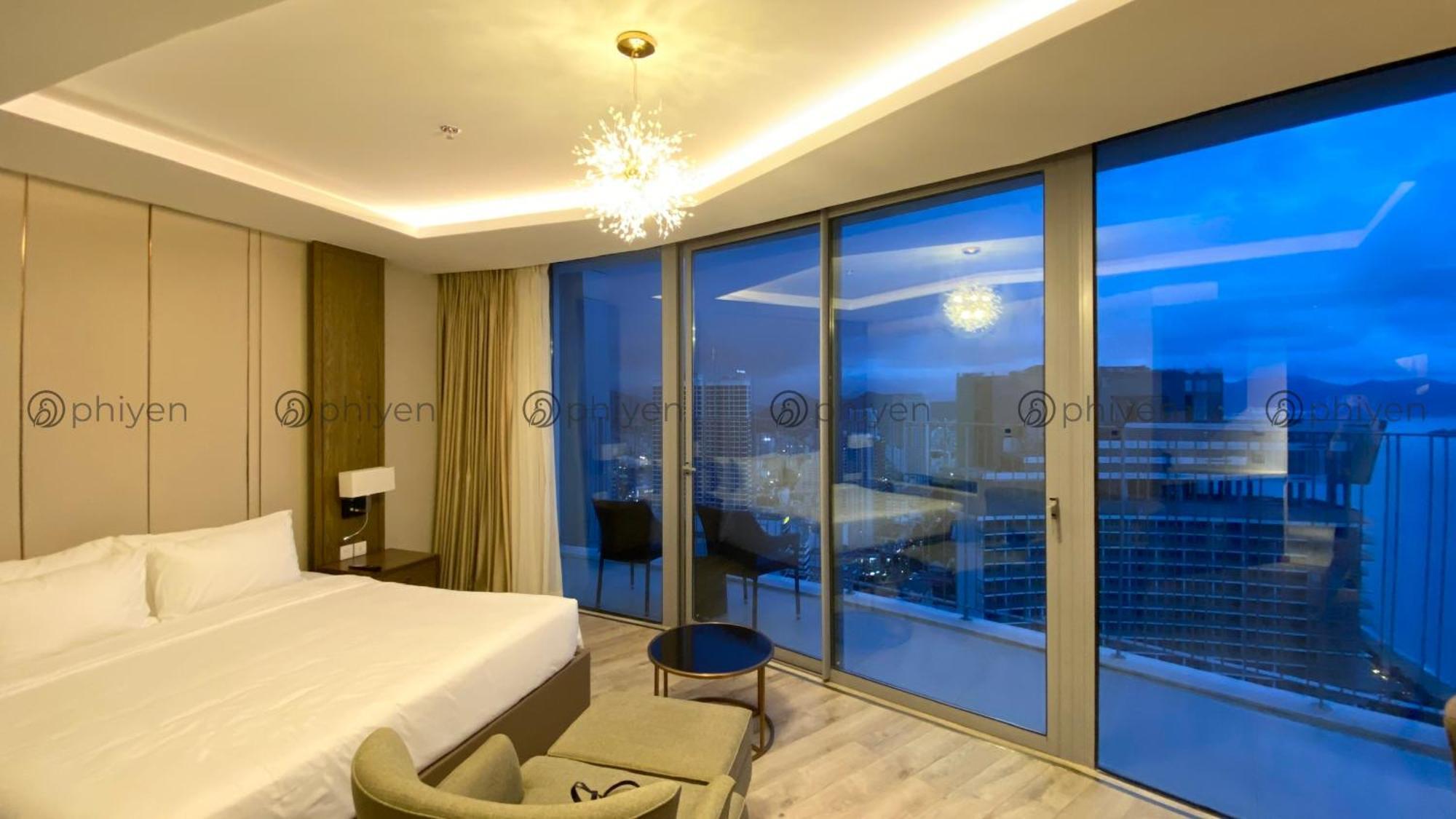 Appartamento Căn hộ sang trọng đối diện biển và quảng trường Nha Trang Esterno foto