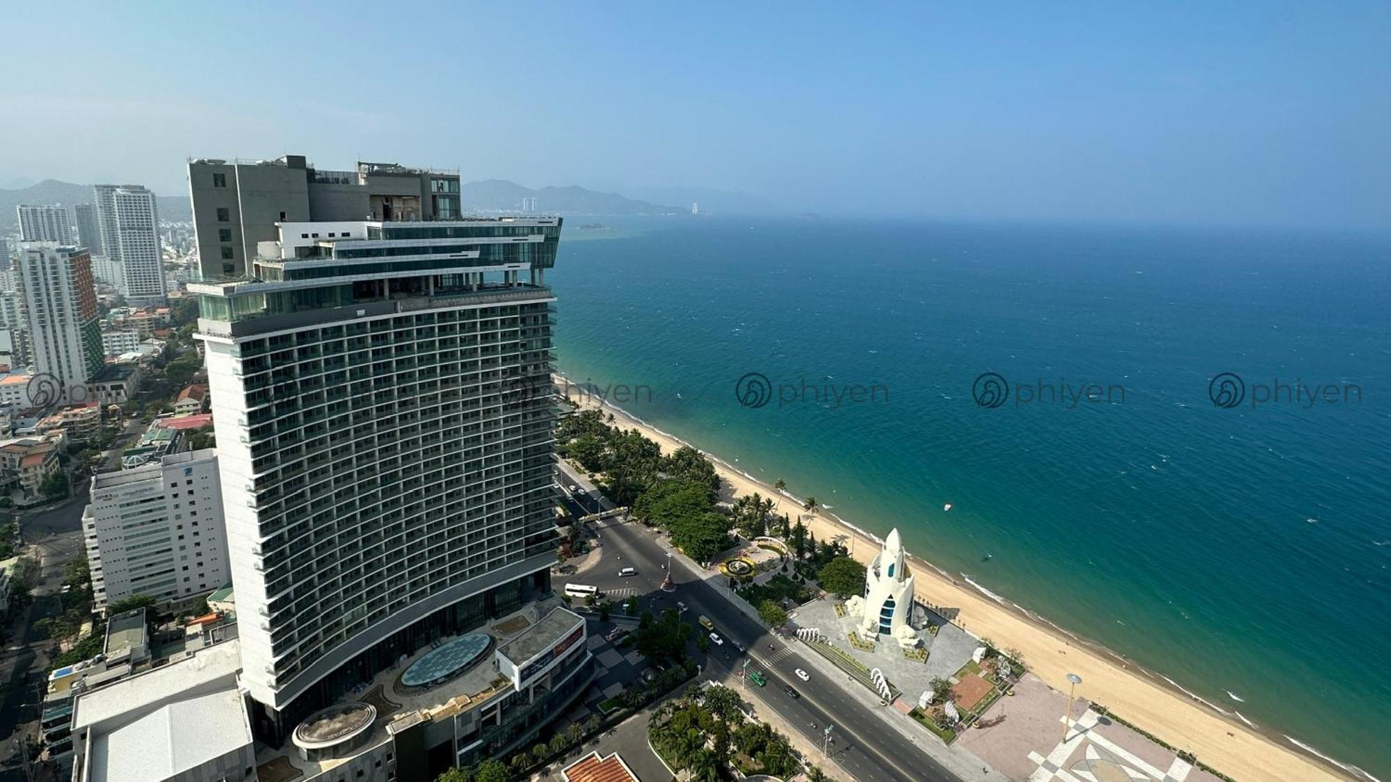 Appartamento Căn hộ sang trọng đối diện biển và quảng trường Nha Trang Esterno foto