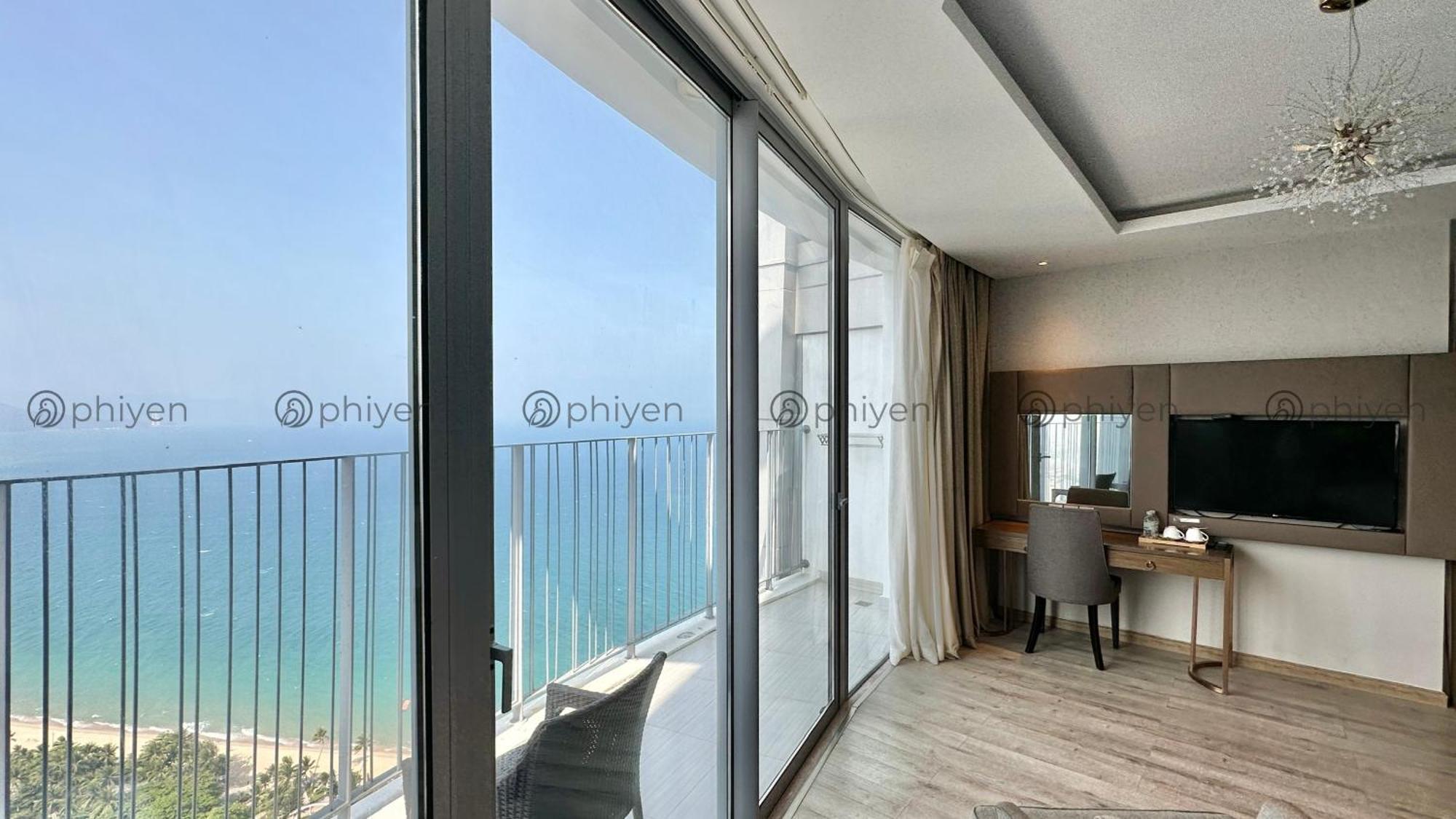 Appartamento Căn hộ sang trọng đối diện biển và quảng trường Nha Trang Esterno foto