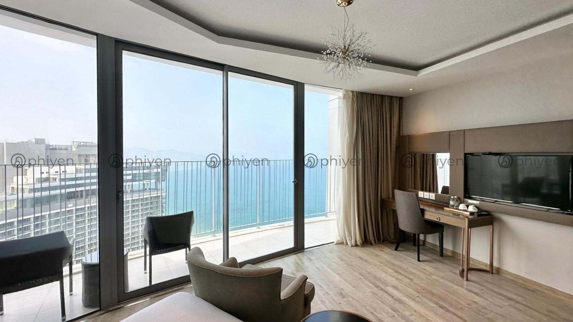 Appartamento Căn hộ sang trọng đối diện biển và quảng trường Nha Trang Esterno foto