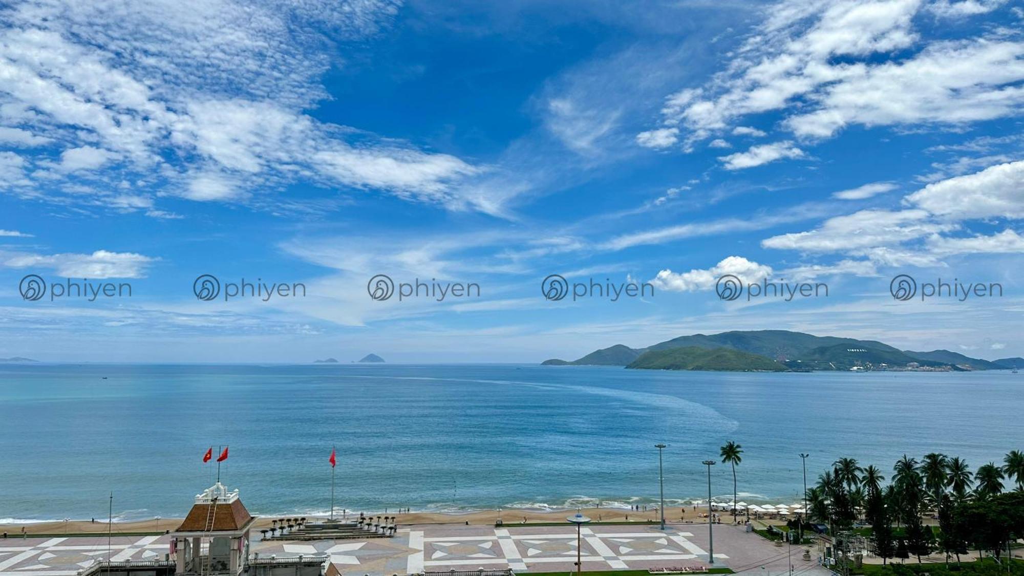 Appartamento Căn hộ sang trọng đối diện biển và quảng trường Nha Trang Esterno foto
