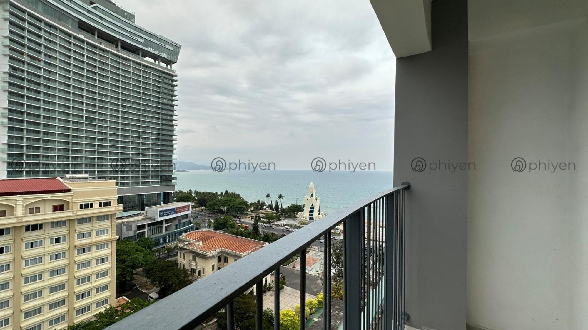 Appartamento Căn hộ sang trọng đối diện biển và quảng trường Nha Trang Esterno foto