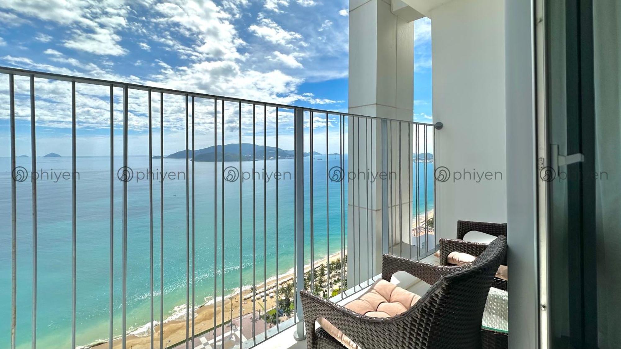 Appartamento Căn hộ sang trọng đối diện biển và quảng trường Nha Trang Esterno foto
